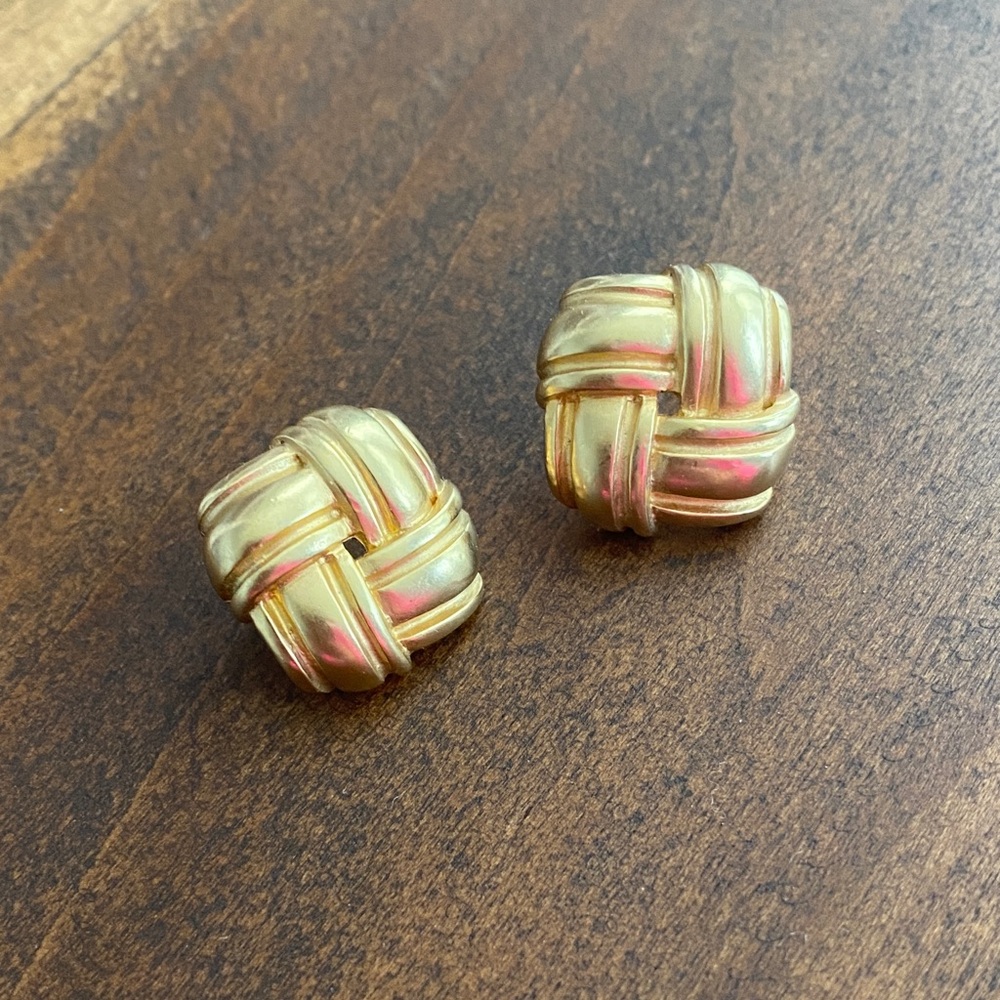 Erwin Pearl Vintage Gold Knot Earrings